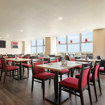 Ramada East Kilbride Hotel ภายนอก รูปภาพ