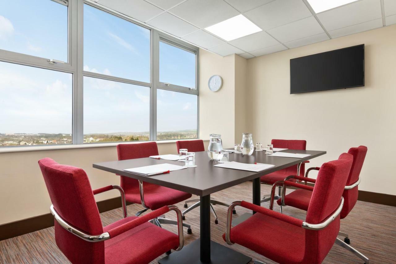 Ramada East Kilbride Hotel ภายนอก รูปภาพ