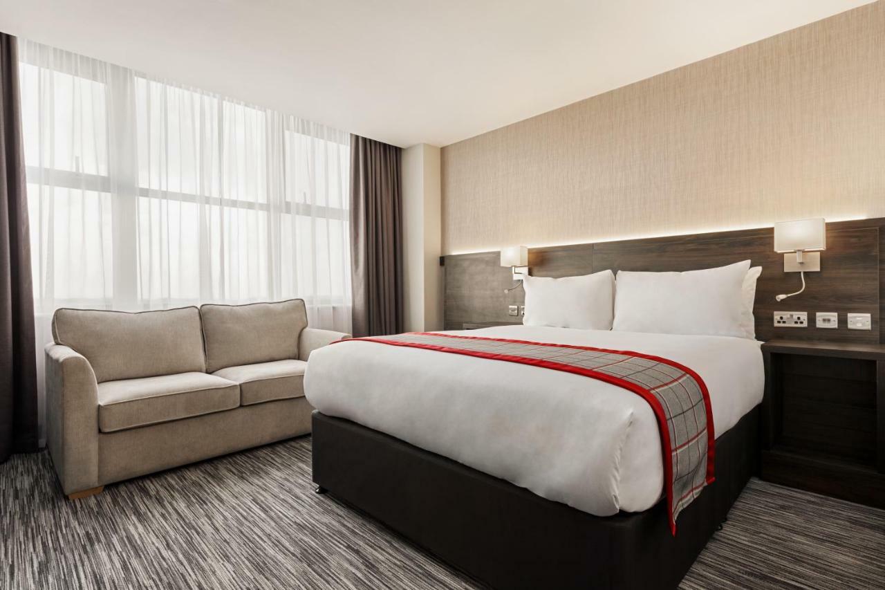 Ramada East Kilbride Hotel ภายนอก รูปภาพ