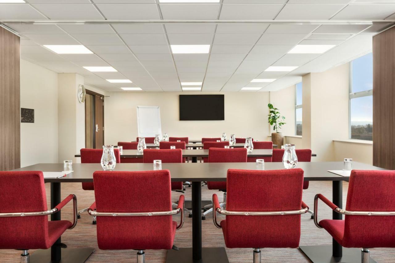 Ramada East Kilbride Hotel ภายนอก รูปภาพ