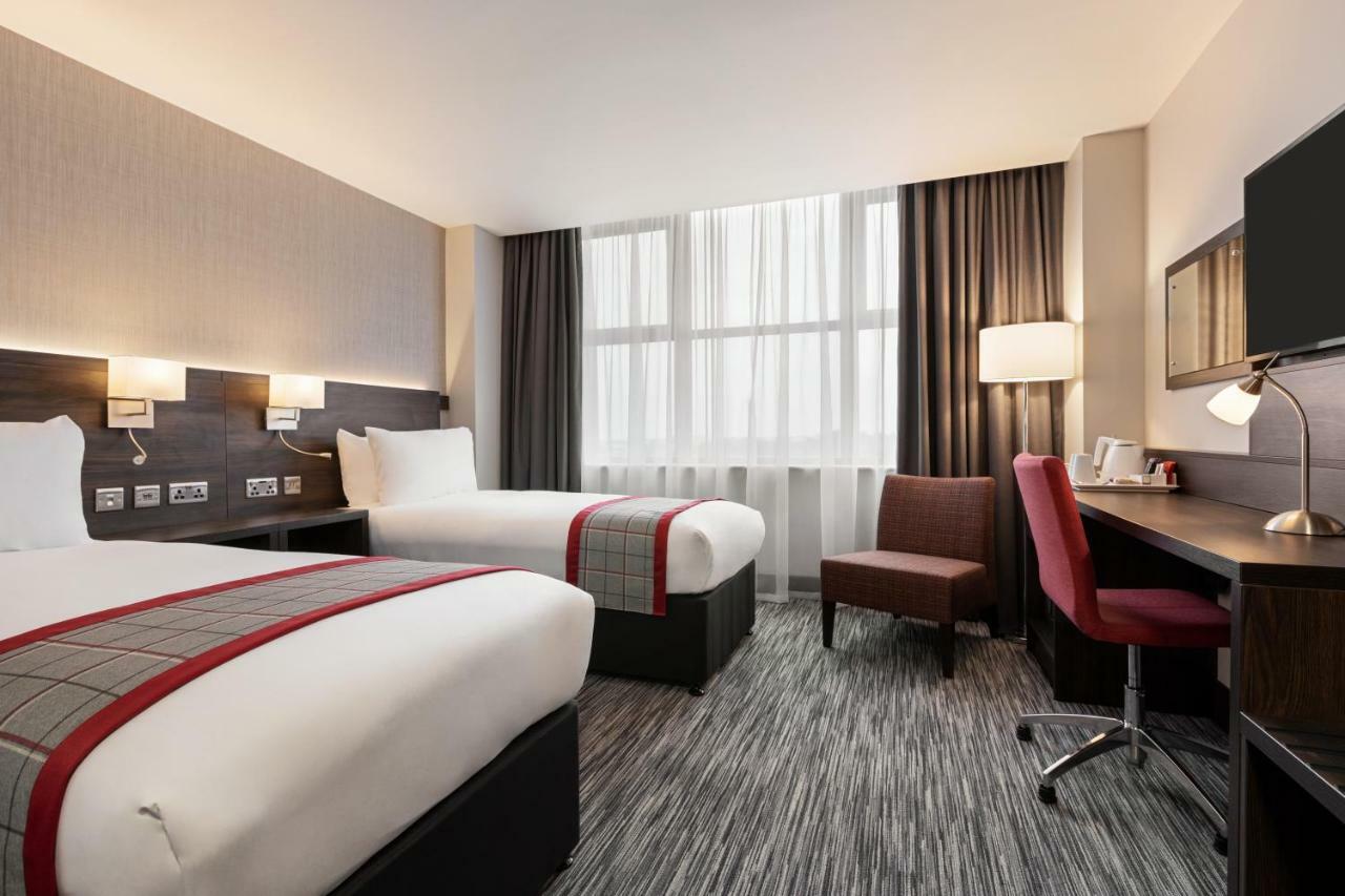 Ramada East Kilbride Hotel ภายนอก รูปภาพ