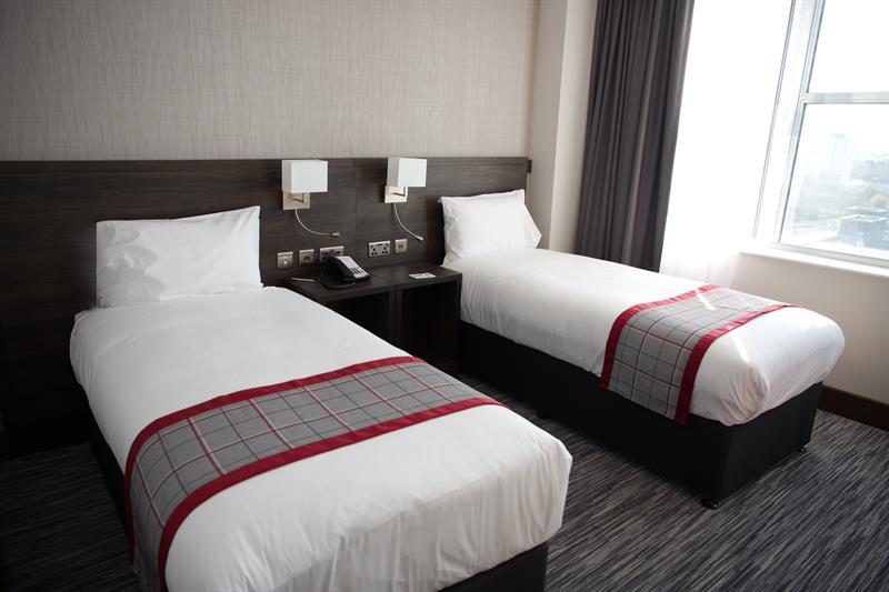 Ramada East Kilbride Hotel ภายนอก รูปภาพ